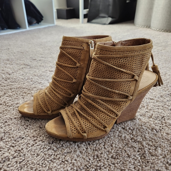 VINCE CAMUTO SIZE 7 TAN - Picture 2 of 3